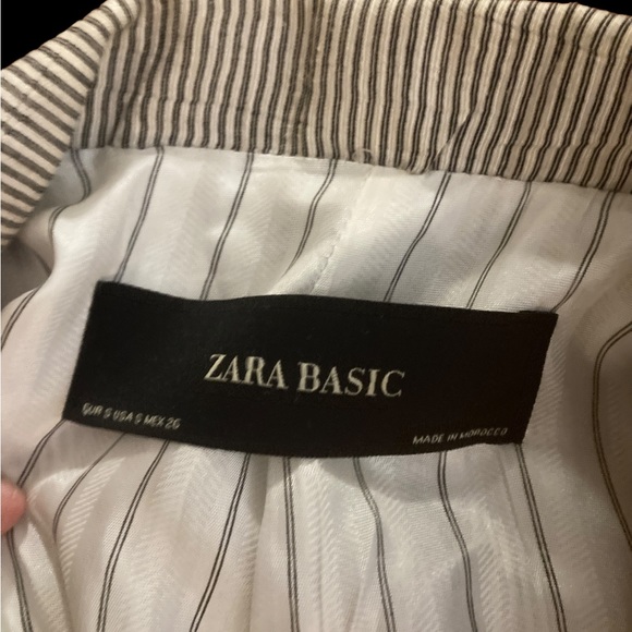 Zara Pinstriped Blazer- Long, light-weight, double-breasted-lovely! - Picture 4 of 7